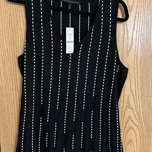 White House Black Market beautiful knit sleeveless top size L